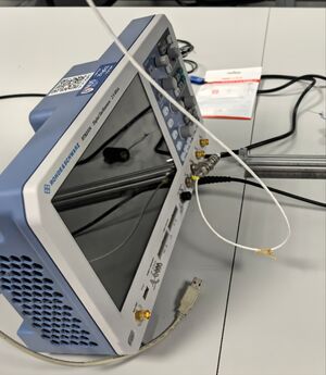Digital oscilloscope used in the experiment