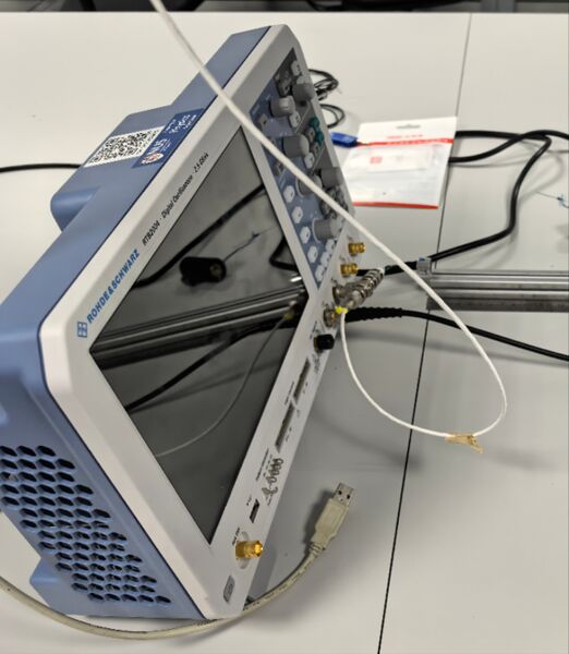 File:Oscilloscope.jpg